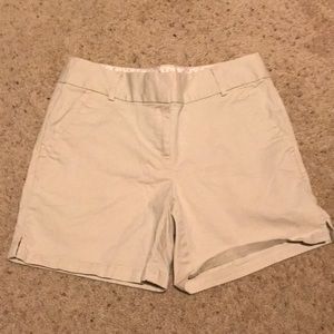 Light khaki shorts with belt loops
